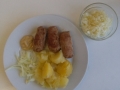 Čevabčiči,vařené brambory,salát z bílého zelí