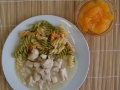 Kuřecí prsa na česneku,vařené těstoviny, mandarinkový kompot